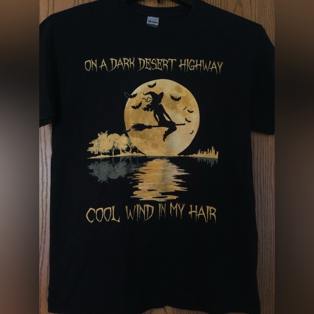 NWOT Gildan “On A Dark Desert Highway Cool Wind In My Hair” Black Tee